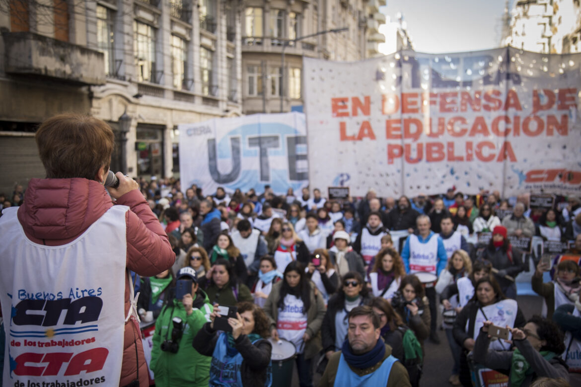 DOCENTES: DESCONTARÁN DÍA DE PARO