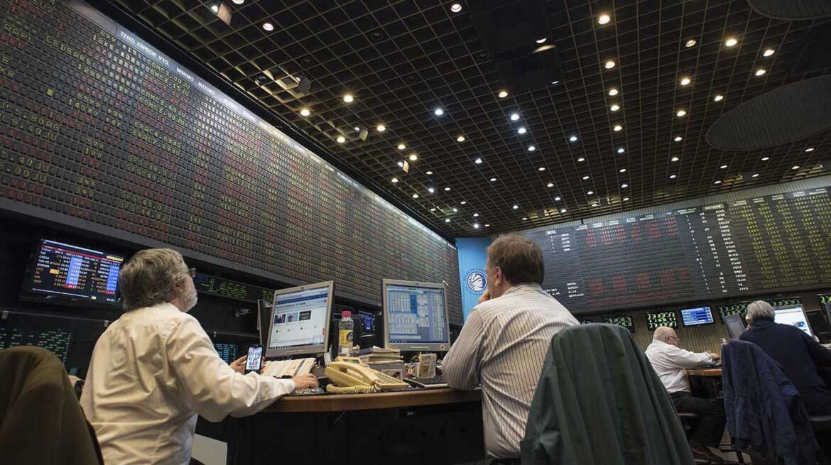 SUBEN ACCIONES Y BAJA RIESGO PAÍS