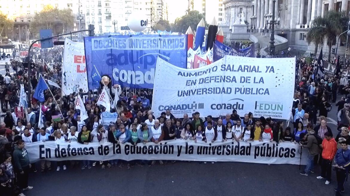 MARCHA UNIVERSITARIA