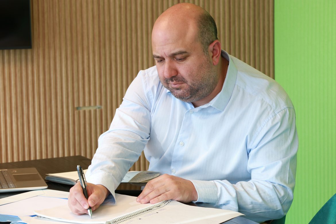 BERNASCONI: “NI MILEI NI CRISTINA, LA PRIORIDAD SON LOS QUILMEÑOS”