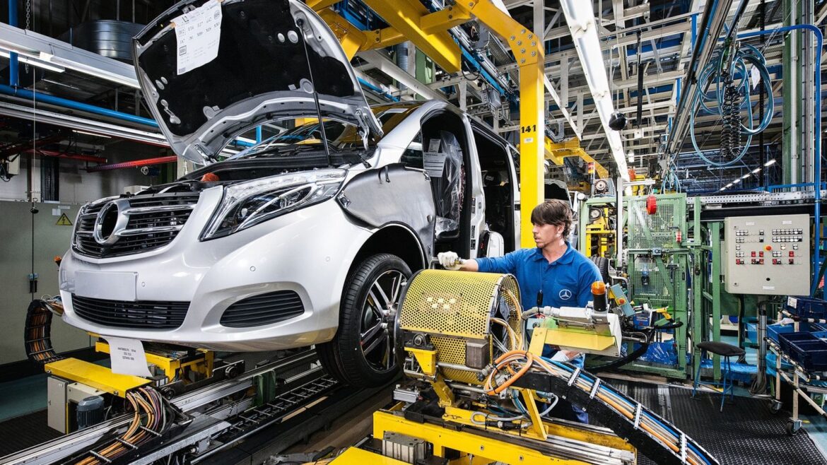 AUTOMOTRICES EN PICADA